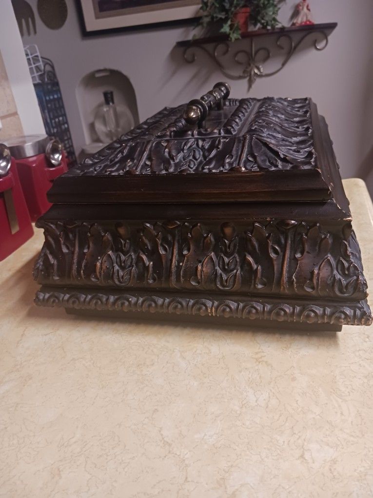 TRINKET STYLE BOX DECOR