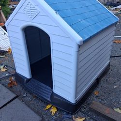Rubbermaid XL Doghouse 3X3 Ft 