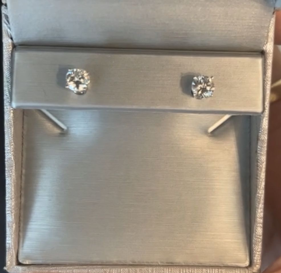 Pair 1ct Diamond Earrings 