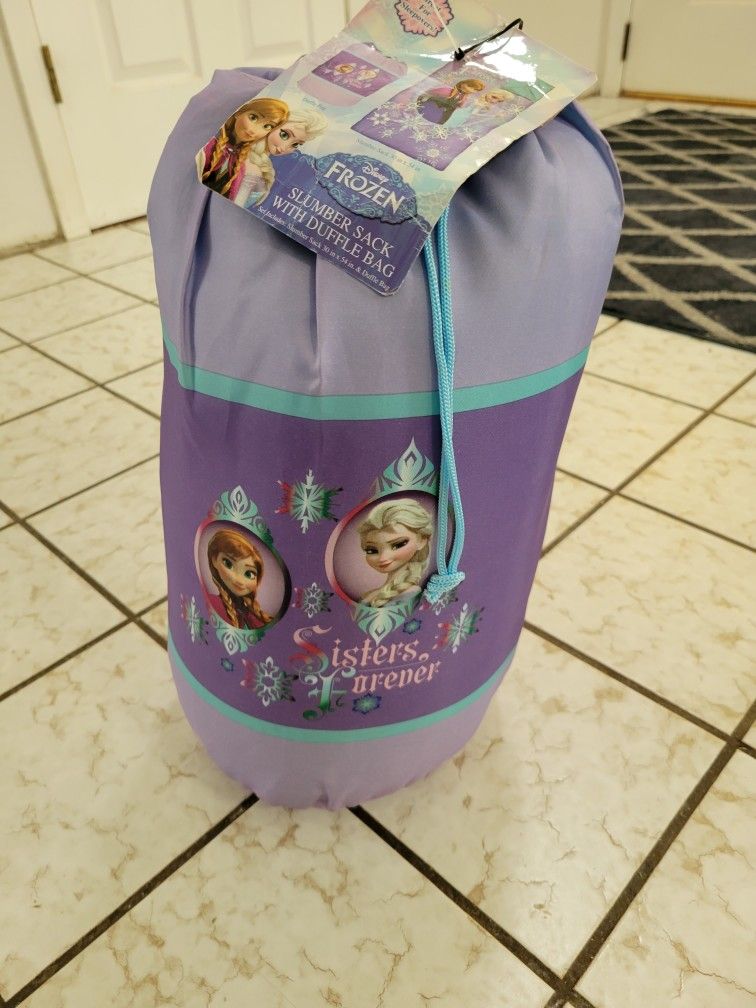 BRAND NEW DISNEY "SISTERS FOREVER" SLEEPING BAG  WITH DUFFLE BAG