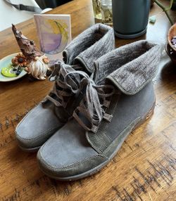 Brand New Chaco Boots Size 9.5 Women’s