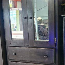 3 Drawer / Closet And Mirror 