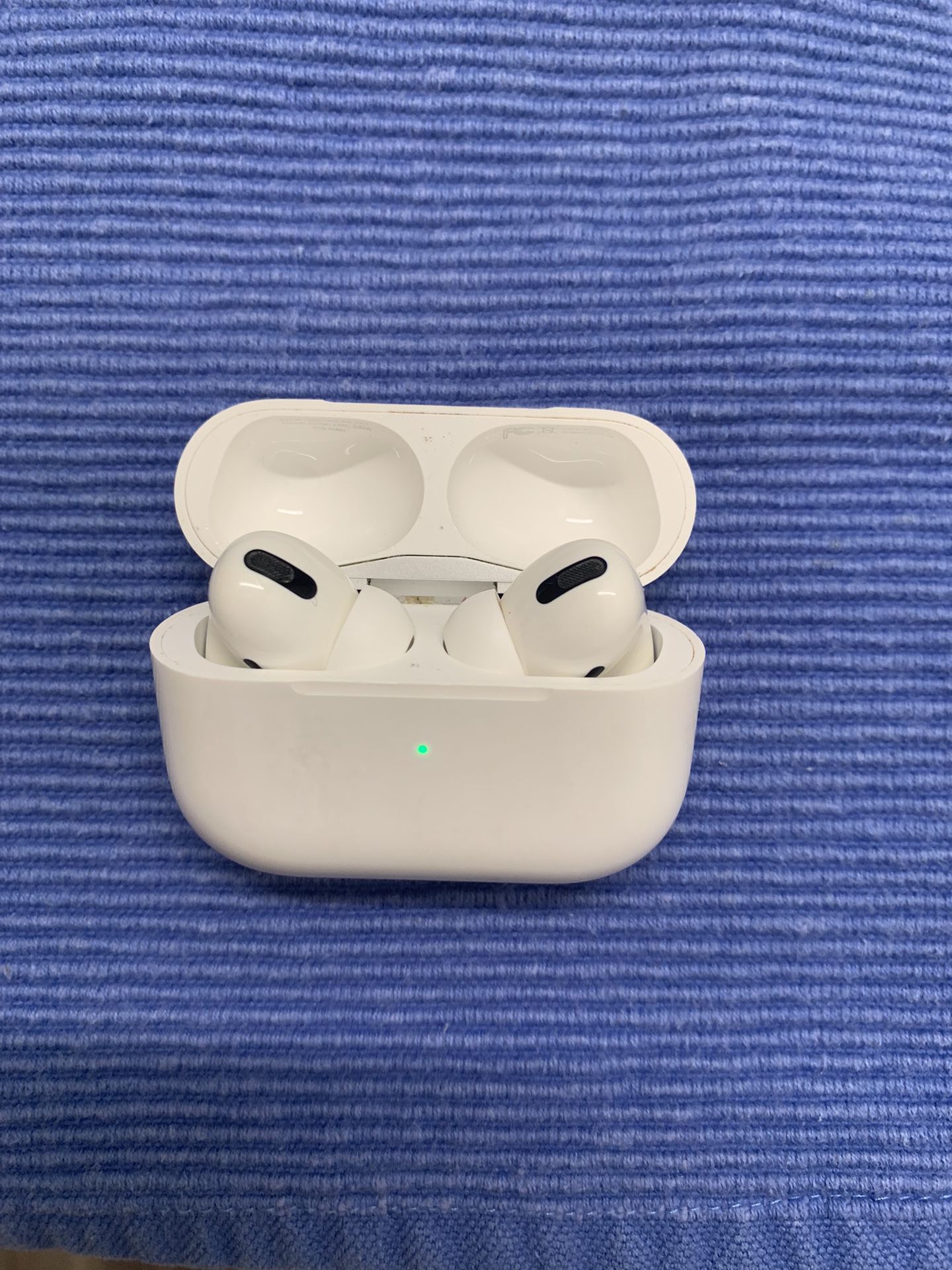 AirPod Pro + Charging Case (1st Generation)