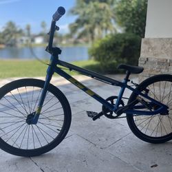 GT Mach One Race BMX 