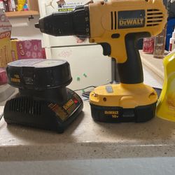 Dewalt Drill/driver 18v With Extra Battery And Rapid Charger