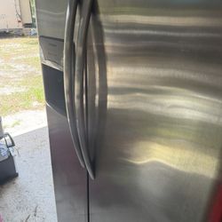 Refrigerator 