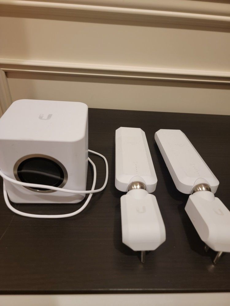 Ubiquiti AmpliFi HD WiFi Router mesh system