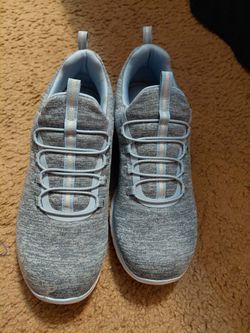 Tennis shoes