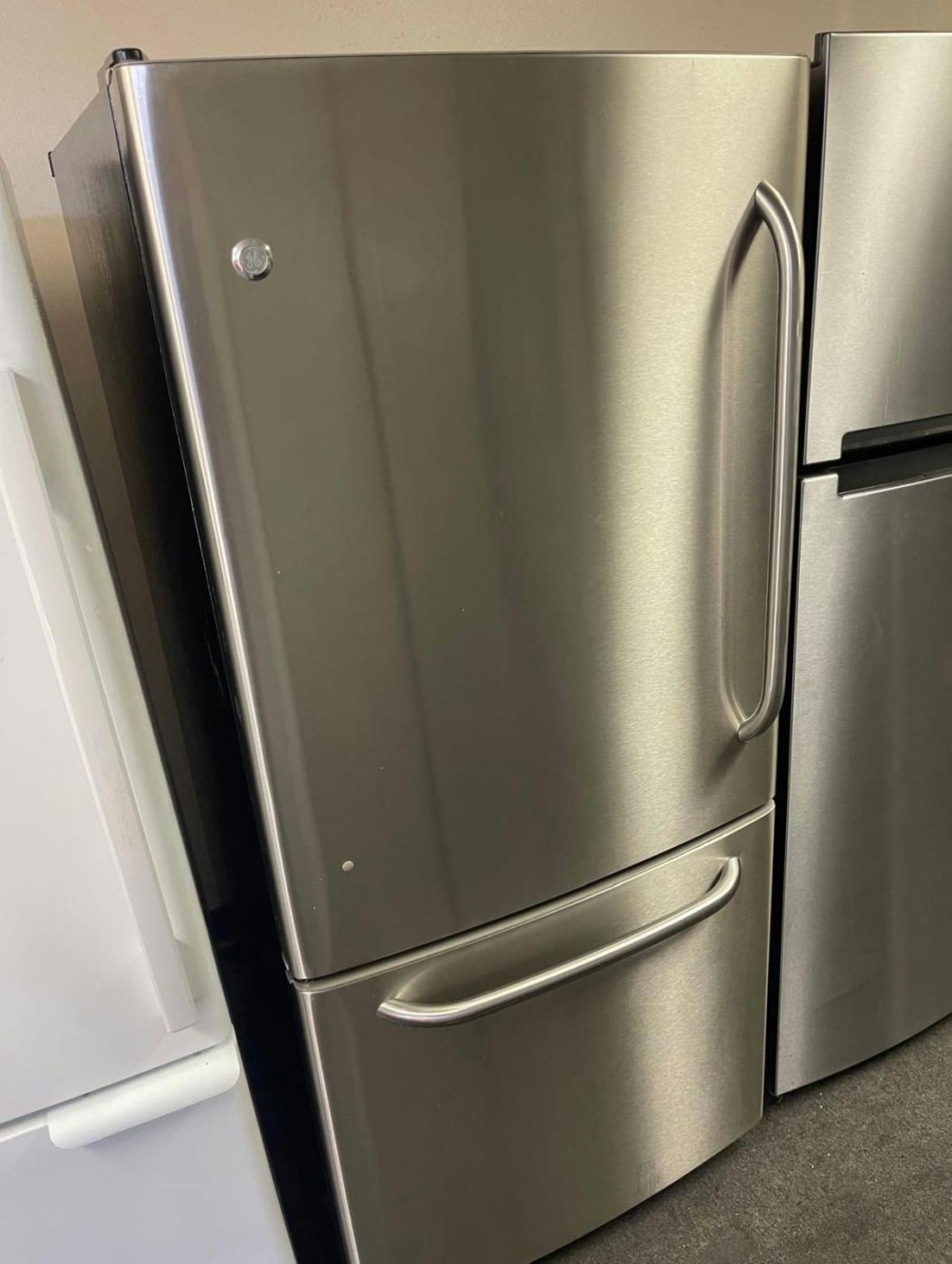 Modern GE Fridge Stainless Steel with Bottom Freezer