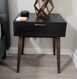 2 night stands or end tables