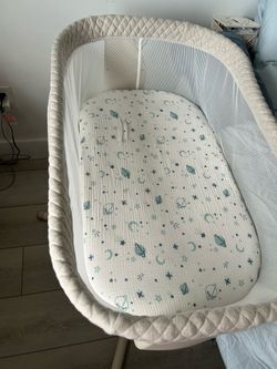 Halo Swivel Beside Bassinet Bundle with waterproof covers, bedding, and mattress