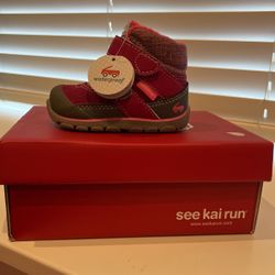 NEW Baby Girl Size 4 Boots