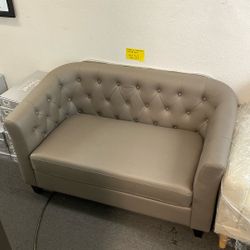 $150!! Loveseat Gray  48” X 28” 27”