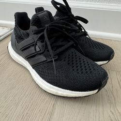 Adidas Ultraboost size 4 kids (6 women’s)