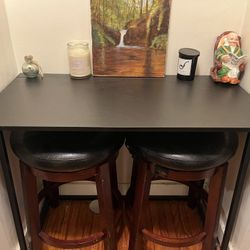 Black Table With Chairs 