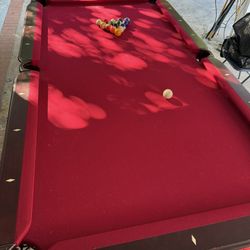 Pool billiards table