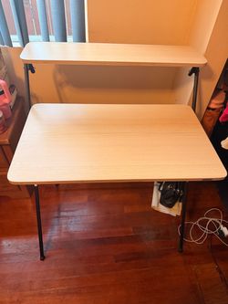 Folding wood desk