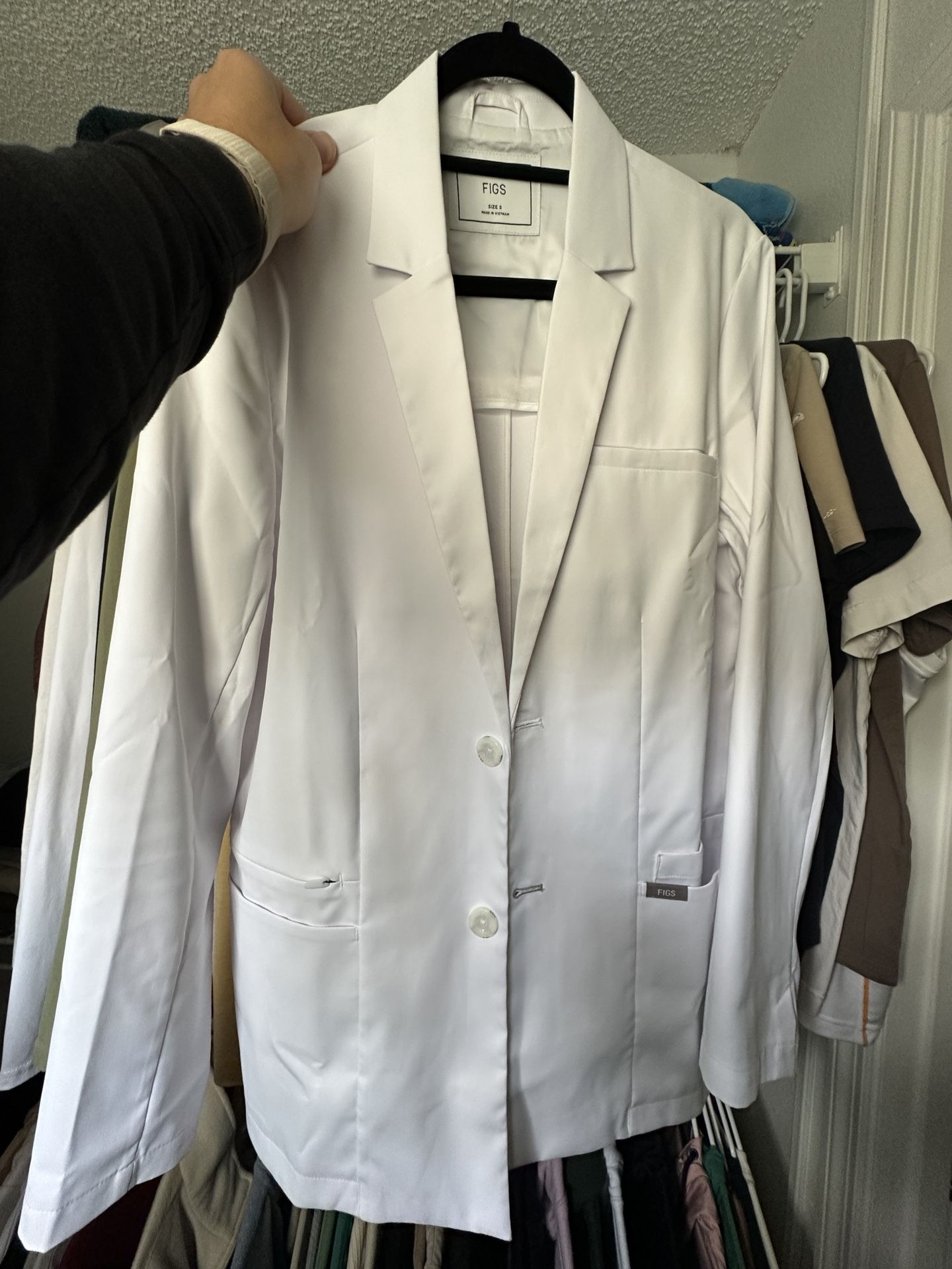 Figs White Coat