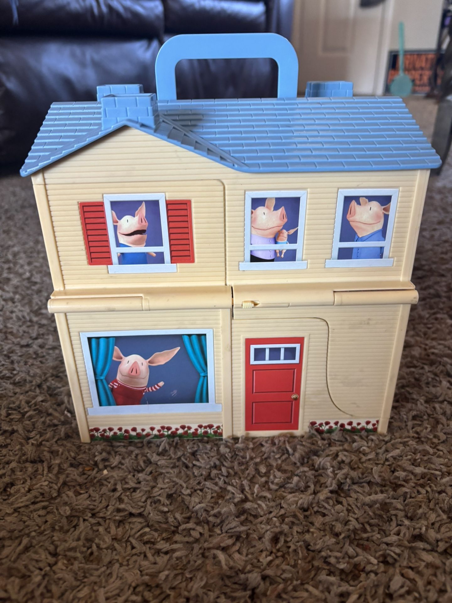 This is an Olivia the Pig 2-in-1 Transforming Playset