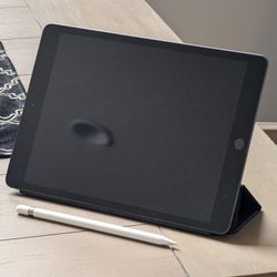 Apple iPad 8 with Apple Pencil + 2 Cases