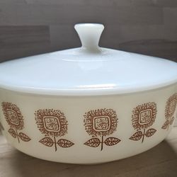 Federal White Milk Glass Round Lidded 3.5 Quart Casserole Dish USA