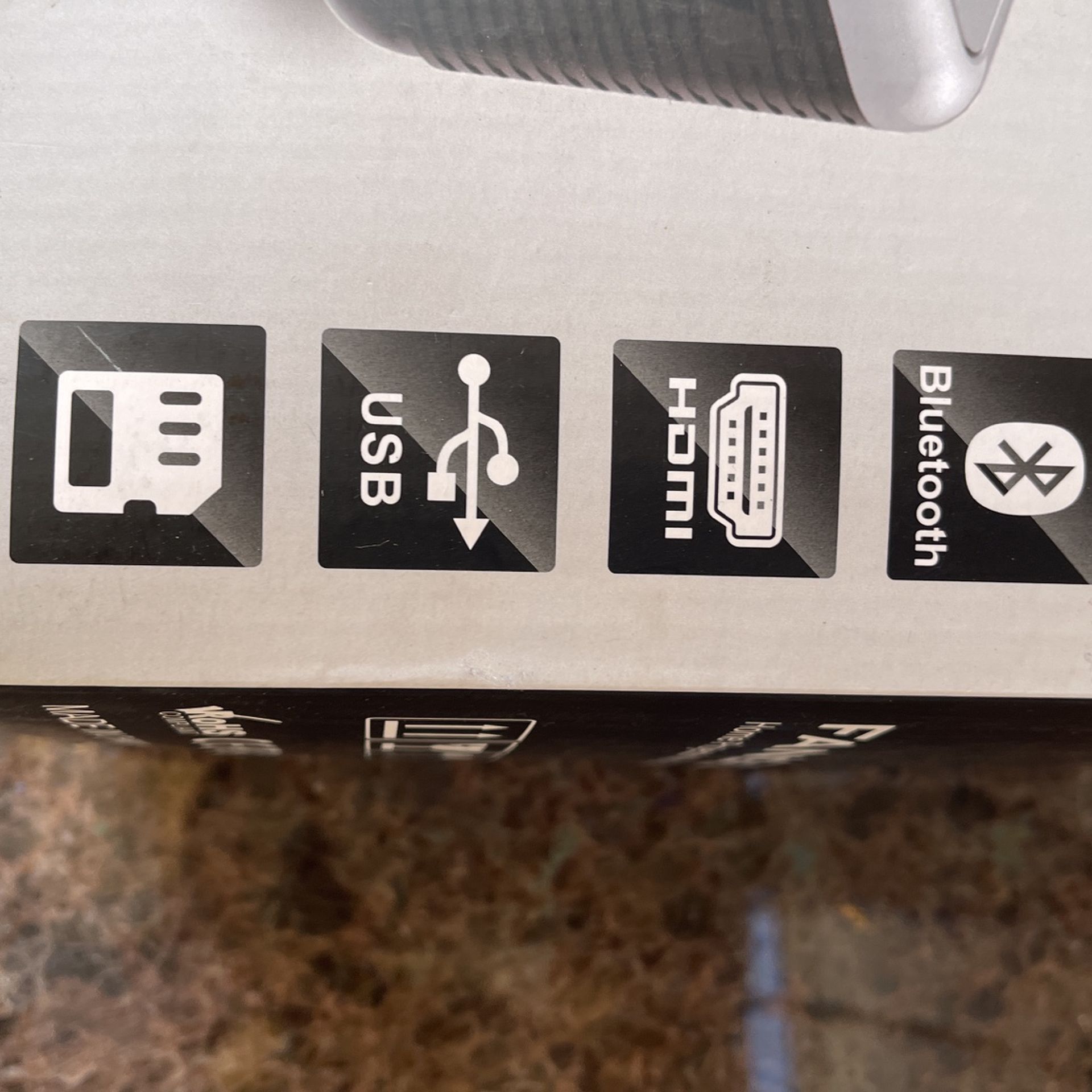 FANGOR Home Projector with DVD Player Enjoy happy Movie time With