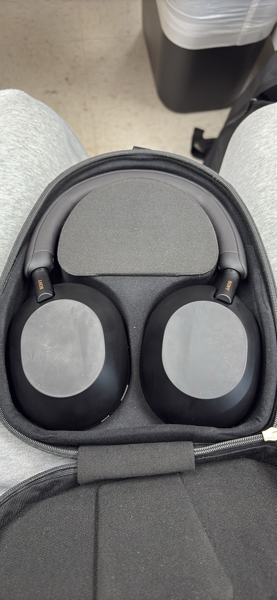 Sony - WH1000XM5 Wireless Noise-Canceling Over-the-Ear Headphones - Black 