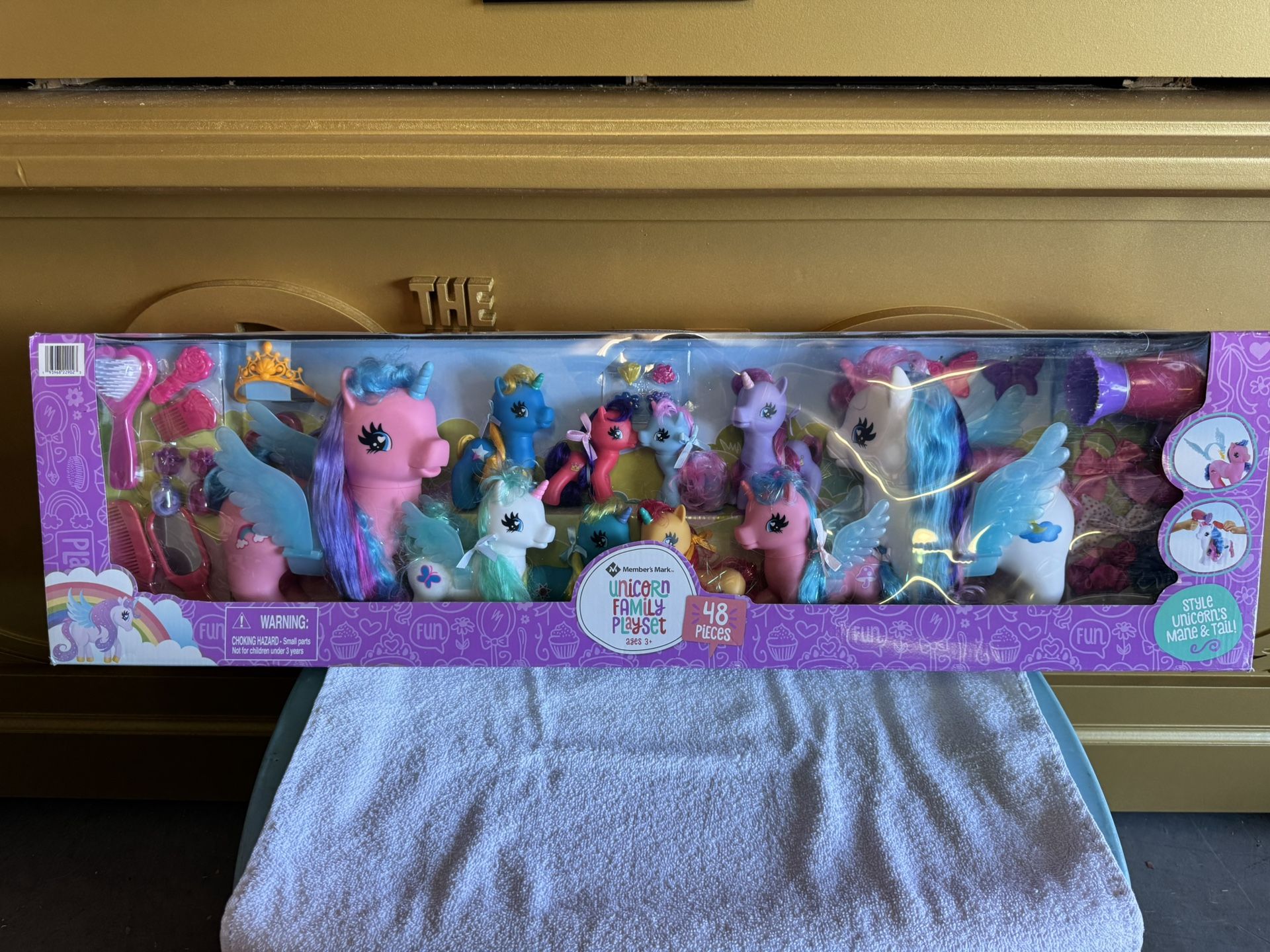 Brand New Members Mark Unicorn Family Playset 48 Pieces Never Opened
