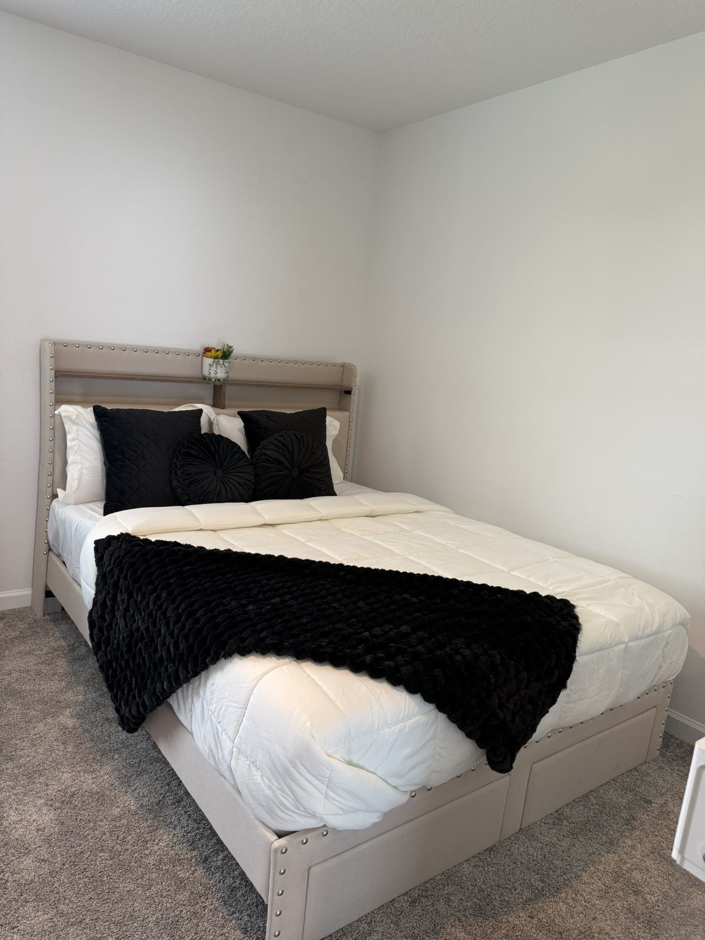  Brand New Bed frame for Queen Bed Frame with Headboard&Storage, Luxury Upholstered Bed Frame with Storage, 2 Drawers & Shelf on Hea