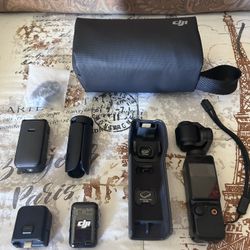 DJI - Osmo Pocket 3 Creator Combo 3-Axis Stabilized 4K Handheld Camera with Rotatable Touchscreen - Gray