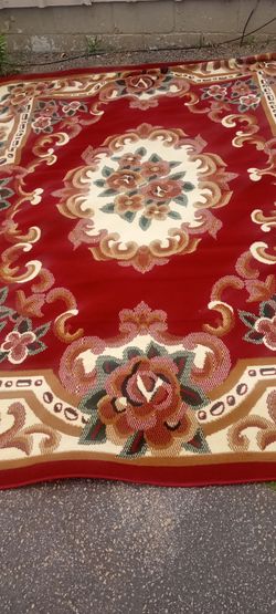 New 6/9 area rug thick and elegant