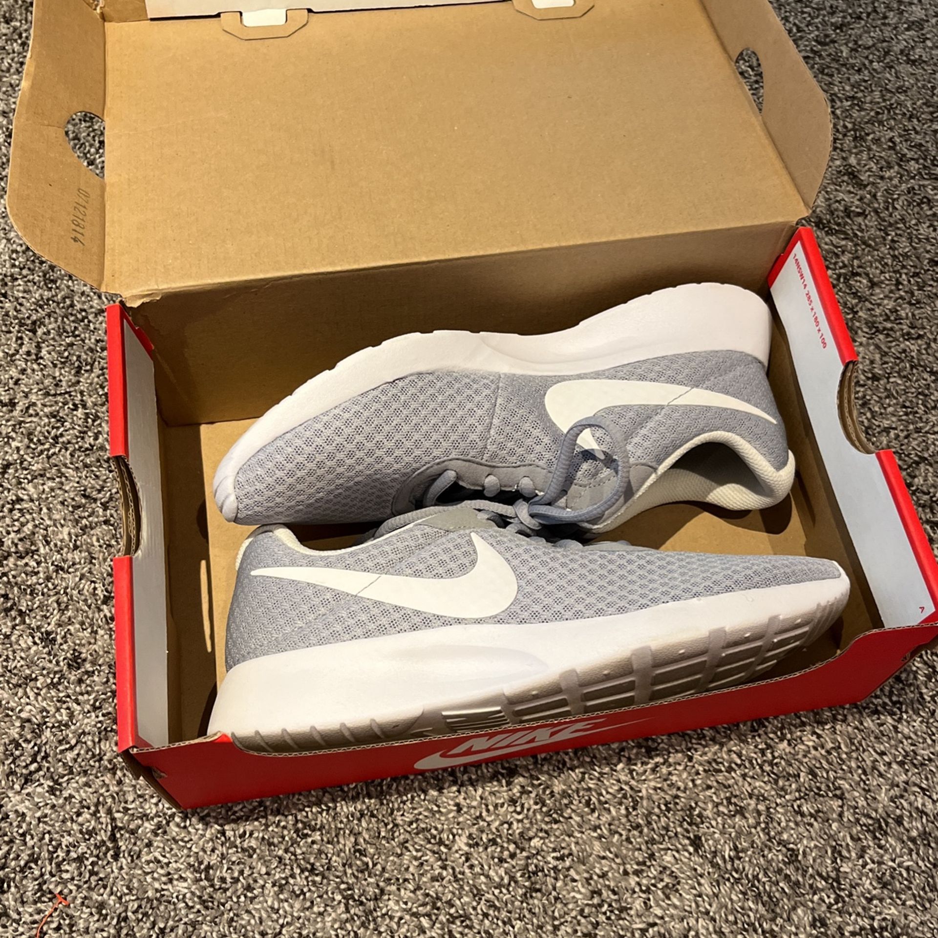 Women's Nike Shoe Size 7