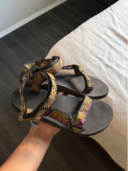 Women’s tevas