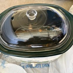 Excellent used Rival Crock Pot Slow Cooker. The pot and glass look new. 14”X10”X7”