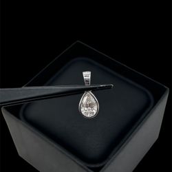 Beautiful Pear Shape Pendant In 14k White Gold