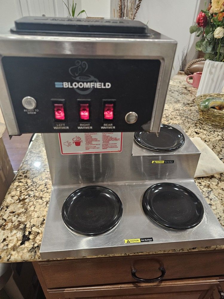 Bloomfield Coffee/Koffee King three pot maker warmer 1800 watts