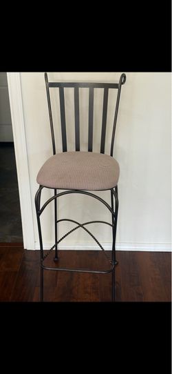 2 metal bar stools