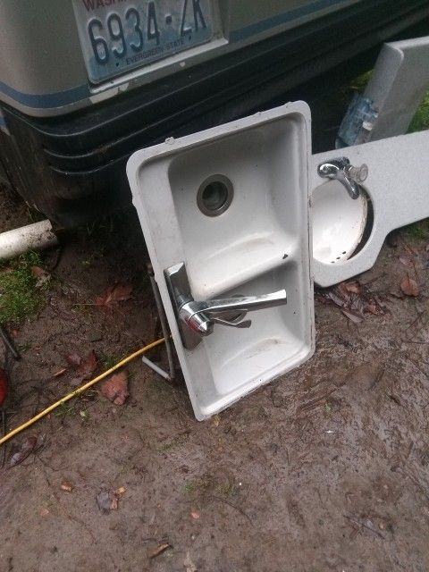 Kitchen And Bathroom Sinks And Countertops