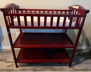 Brown baby changing table. Pick up in La Puente near Edgewood Academy Elementary School. FIRST COME FIRST SERVE