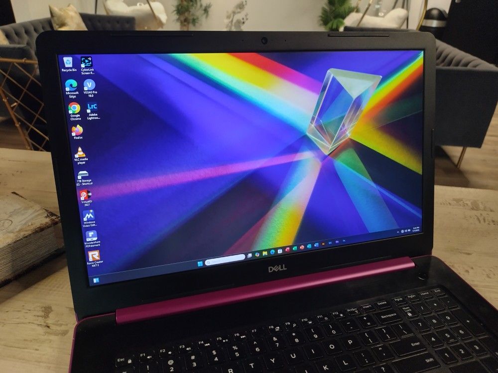 Dell Gaming 17' Notebook - Ryzen Radeon Vega GFX, 2.5Ghz 8 Core's, 16GB, SSD + 1TB, New Battery, Win 11 Pro - $350