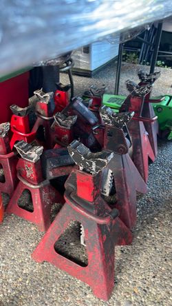 jack stand. 3 ton 8 total  matco