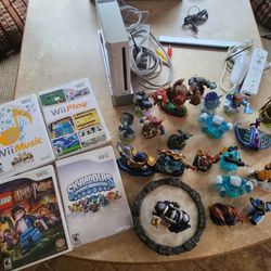 Ultimate Nintendo Wii And Skylanders Bundle 