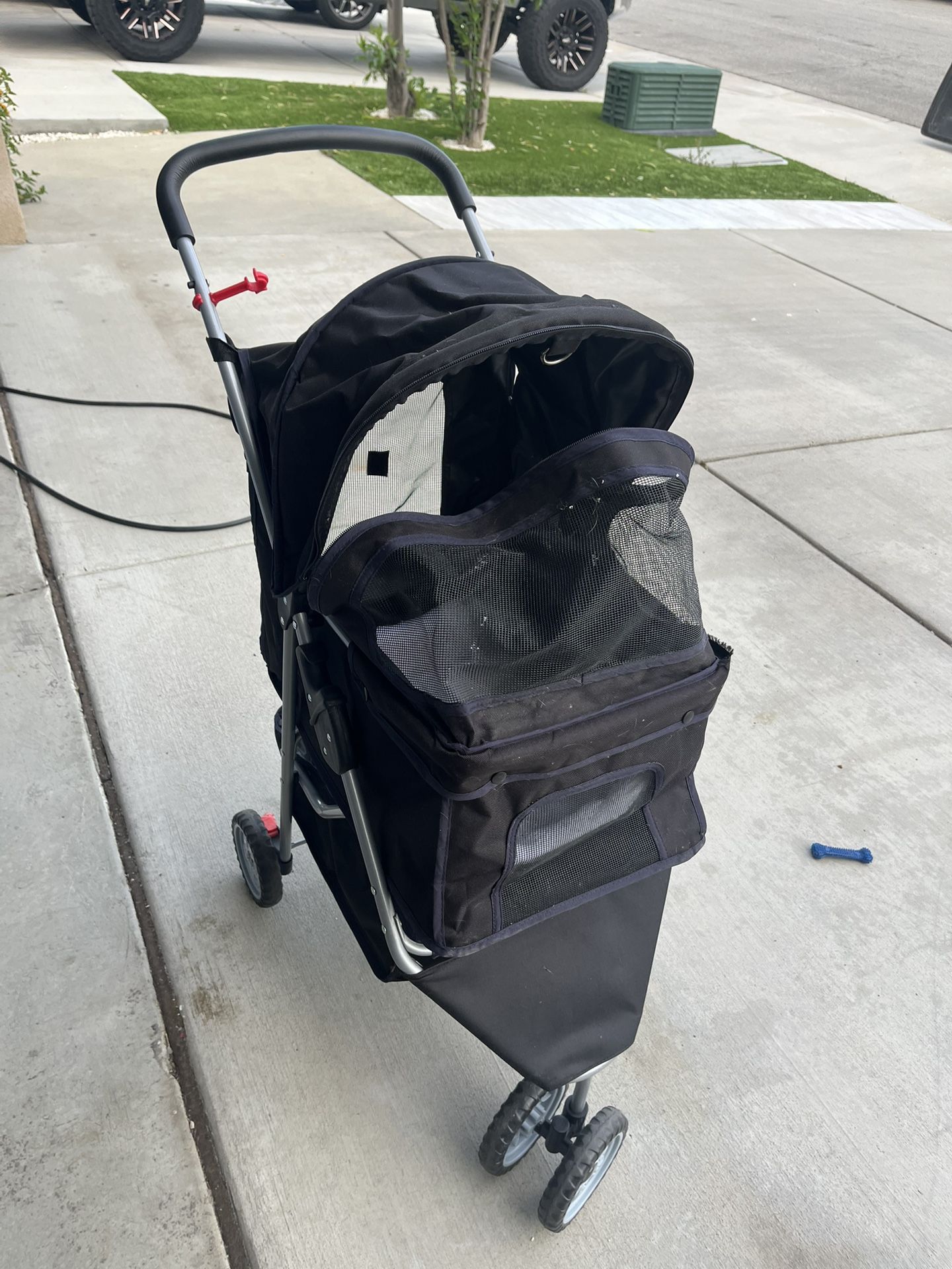Dog Stroller/ dog booster Chairs/ HP monitors