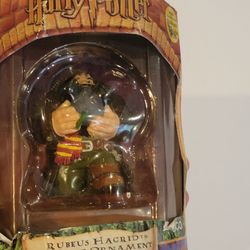 Vintage 2001 Enesco Harry Potter Rubeus Hagrid Hanging Ornament 881619 New in the box. Sealed. UPC 00.
Height approximately 3.5". Weight 6o