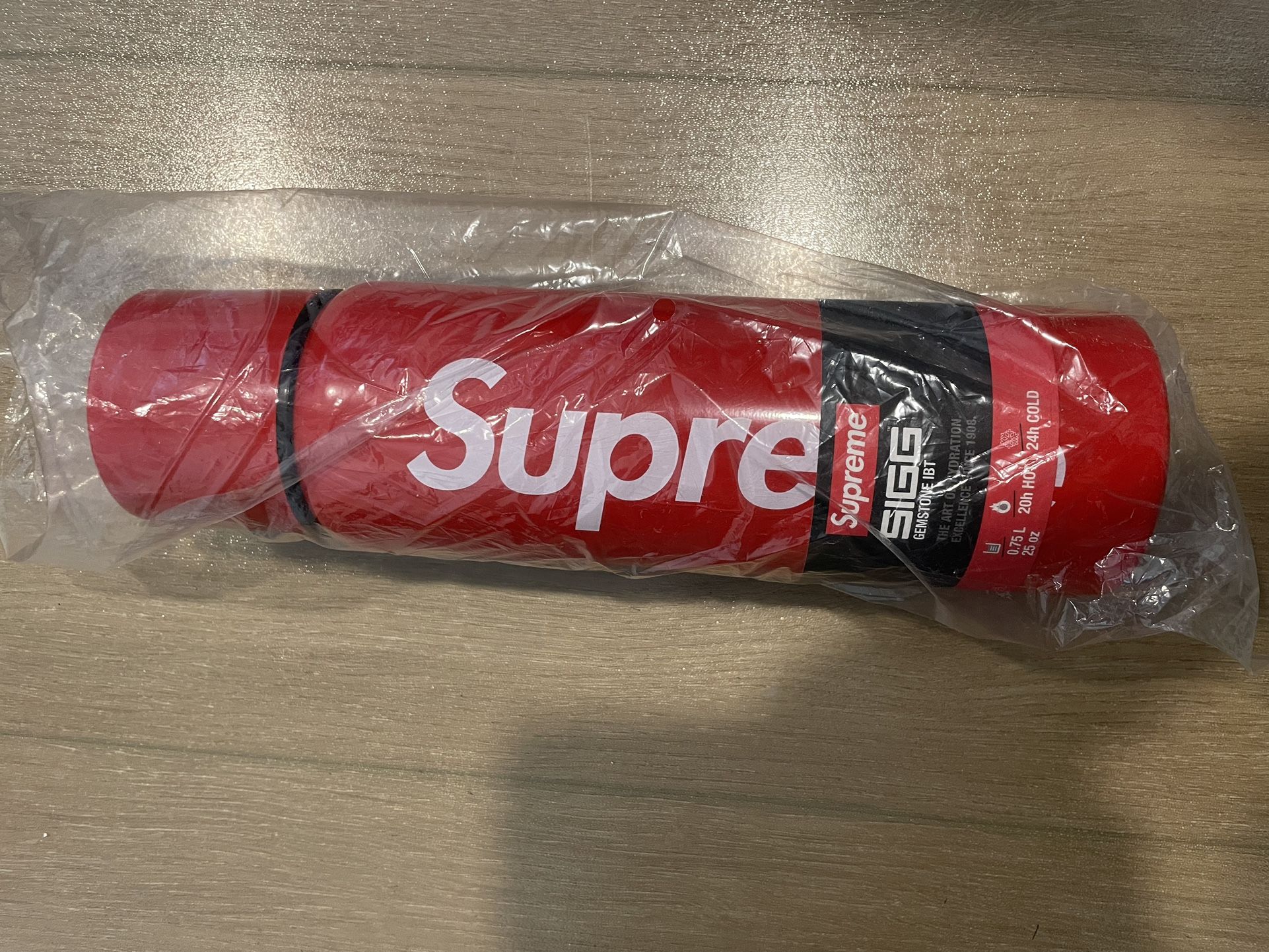 新作入荷得価】 Supreme - シュプリーム SIGG Vacuum Insulated Bottle