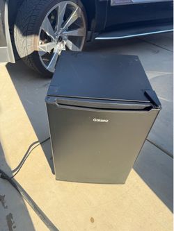 Mini refrigerator