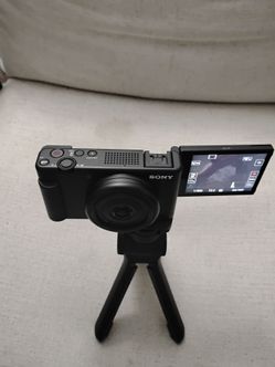 Zv-1F Sony Compact Vlog Camera with Sony GP-VPT2BT Wireless Shooting Grip