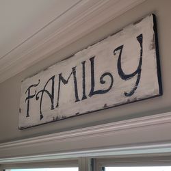 Wooden ‘FAMILY’ Wall Decor