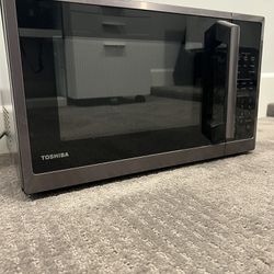 TOSHIBA ML2-EM12EA(BS) Countertop Microwave Oven