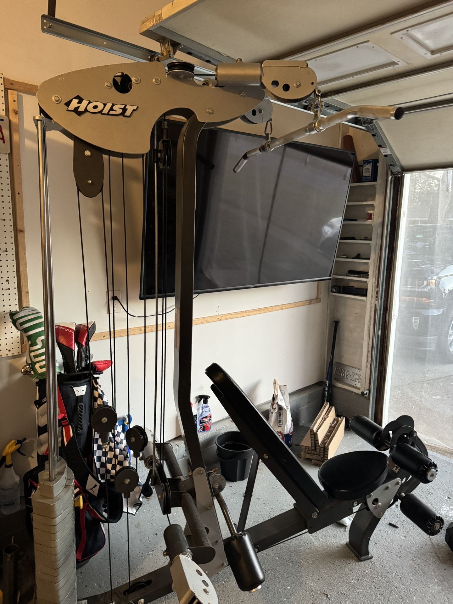 Hoist V2 Pulldown Exercise Machine
